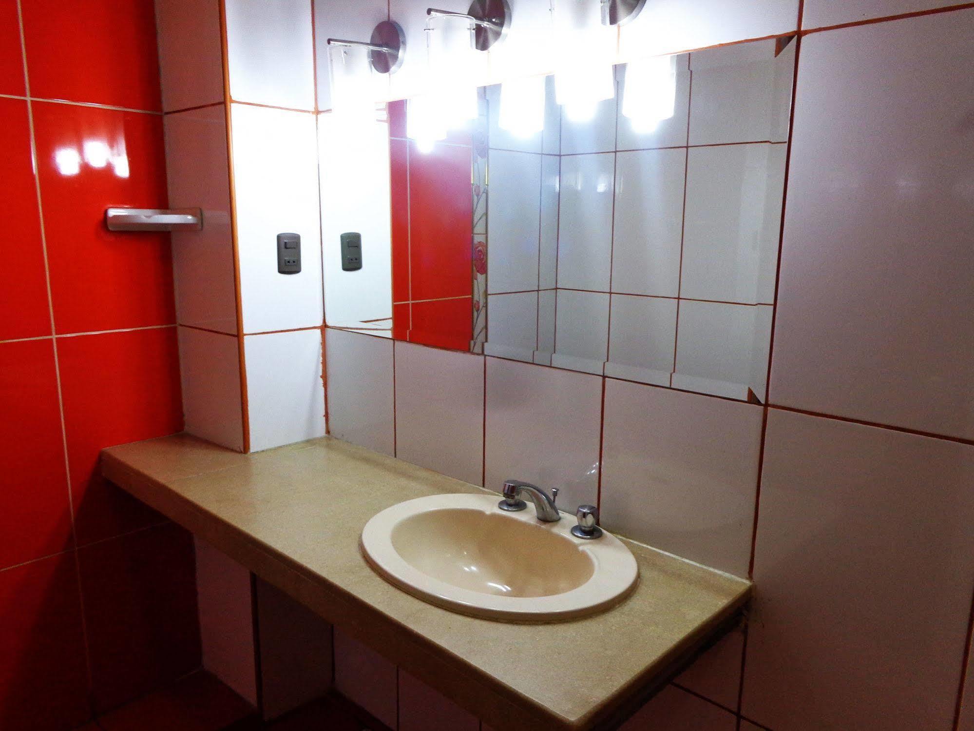 Hotel Colon Plaza إِكا المظهر الخارجي الصورة